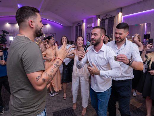 DZ8_3433