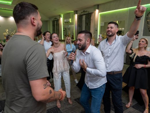 DZ8_3435