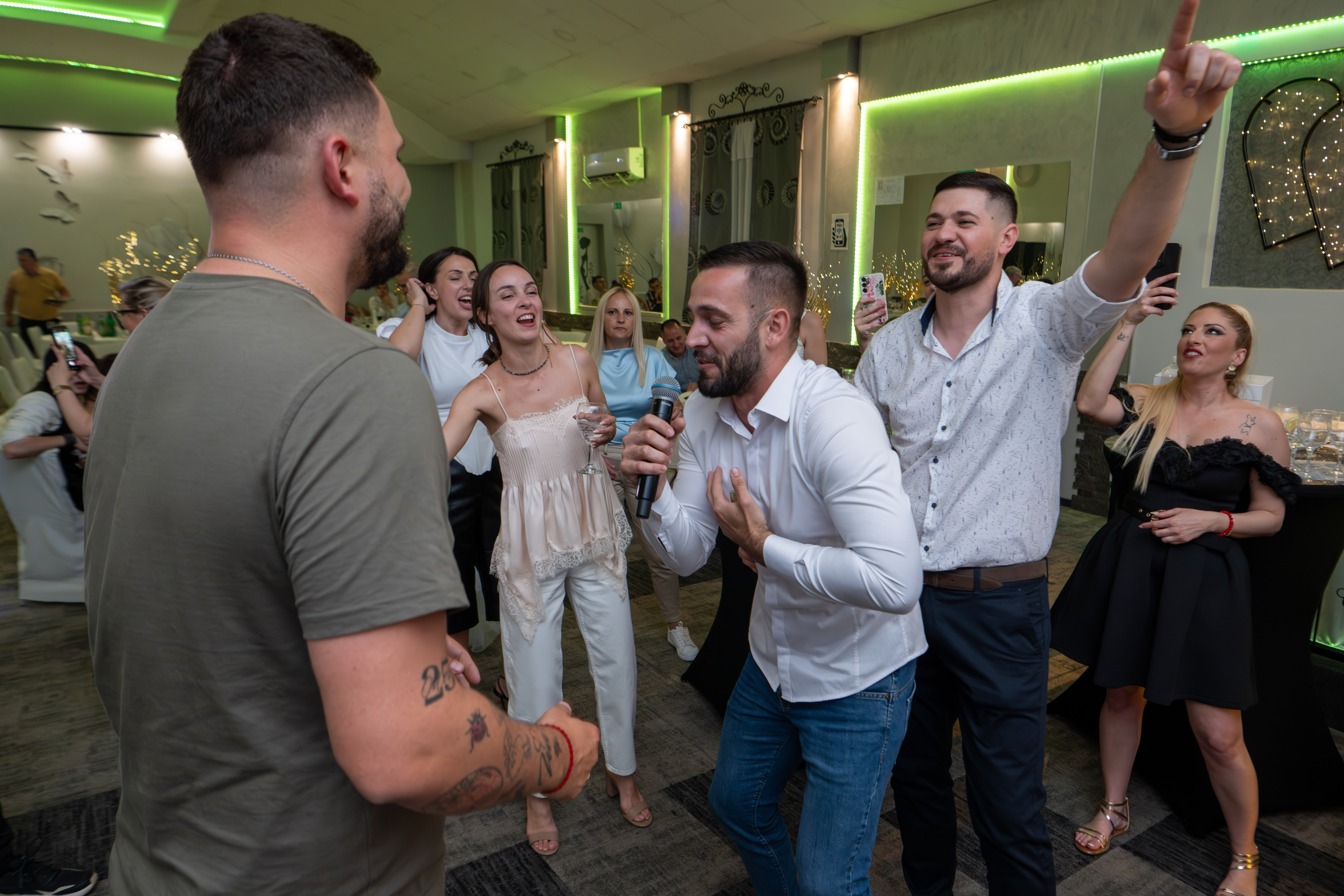 DZ8_3435